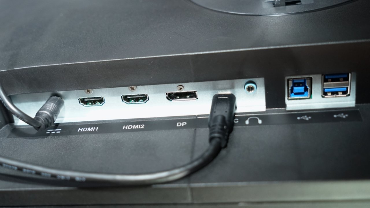 Hay muchas opciones de conectividad para conectar varios dispositivos en su escritorio