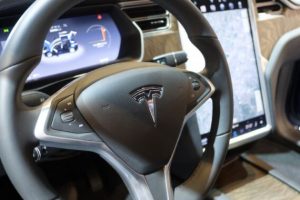 La seguridad del piloto automático de Tesla enfrenta preguntas más importantes a medida que EE. UU. actualiza la investigación de accidentes