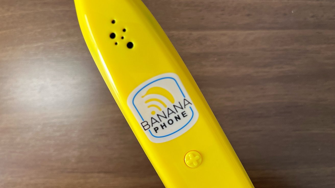 Las aberturas para los oídos del Banana Phone están medio cubiertas. 