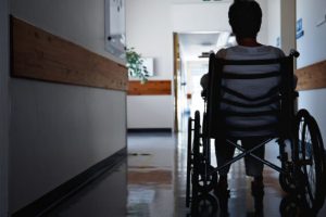 Con muchos pacientes discapacitados, el médico a menudo no está allí